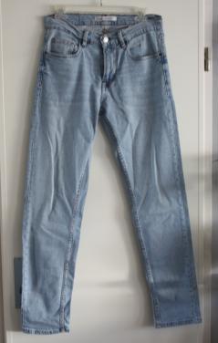 Licht blauwe spijkerbroek  maat 38