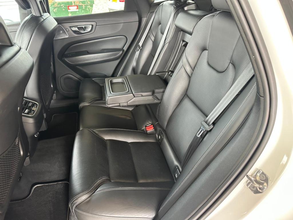 Volvo XC60 2.0 d5 awd r-design luchtvering | standkachel