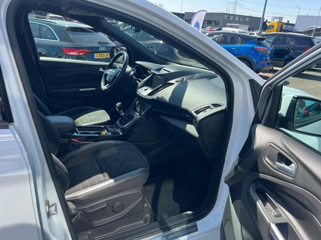 Ford Kuga 1.5 ecoboost 150pk 2wd st line ,panodak , trekhaak , carplay