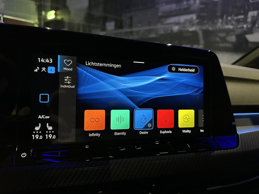 Volkswagen Golf 1.5 etsi r-line business *pano*camera*navi*appconnect*