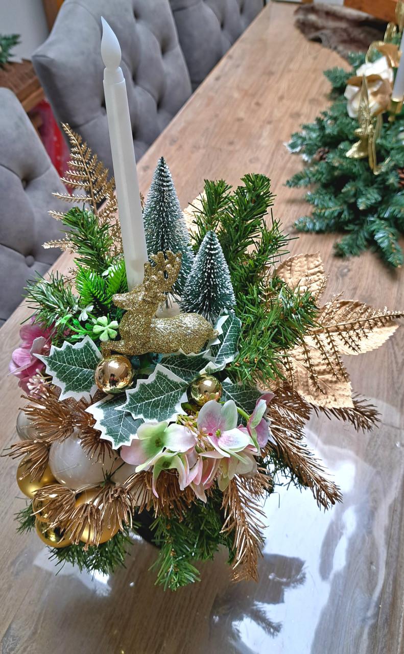 Kerst kunstbloemstuk