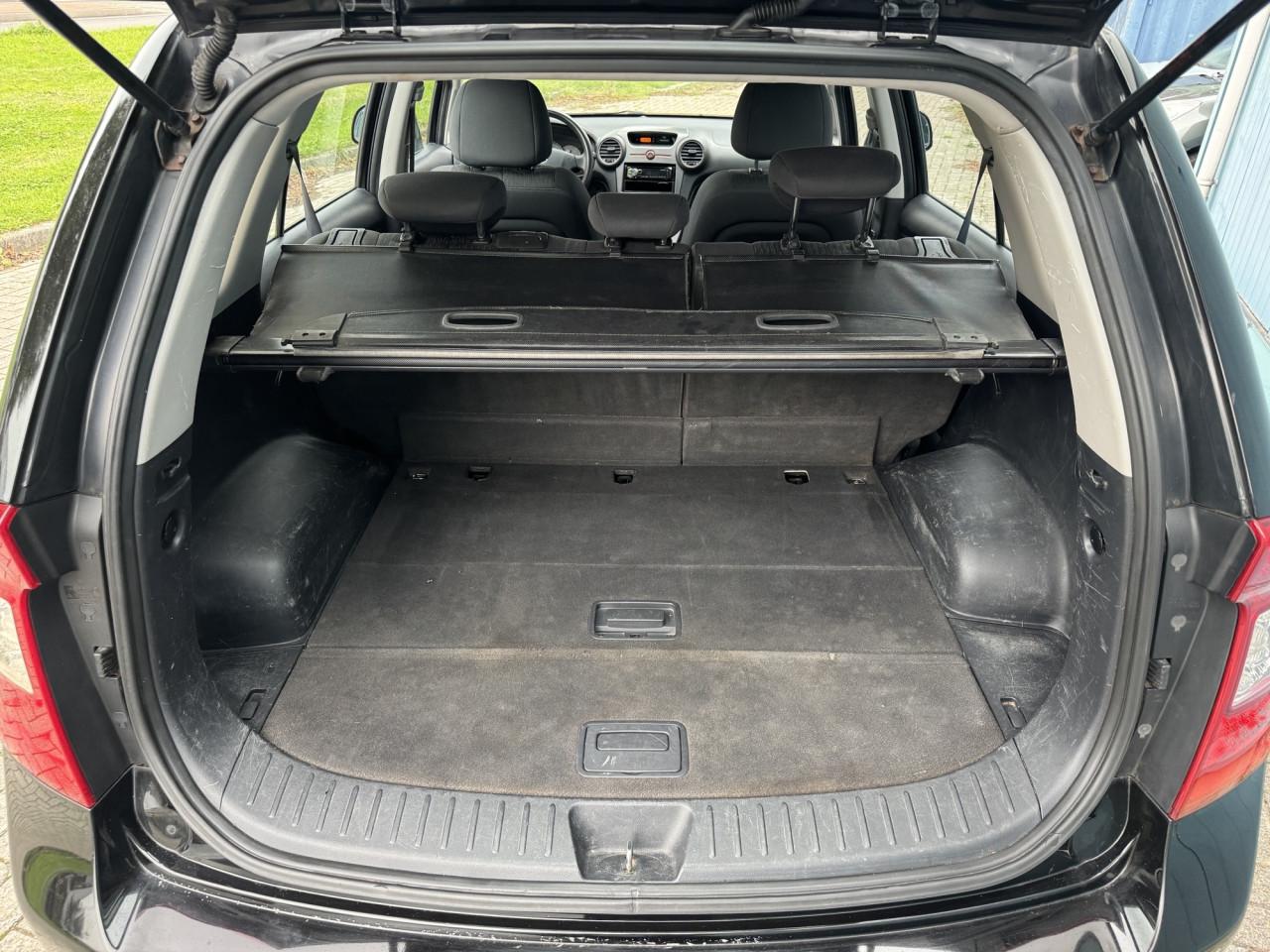 Leuke Kia Carens met leuke kilometerstand