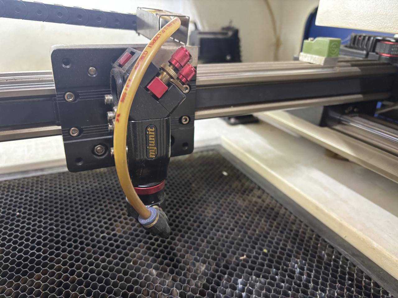 HD Lasers 60w CO2 laser + aansturingslaptop en software