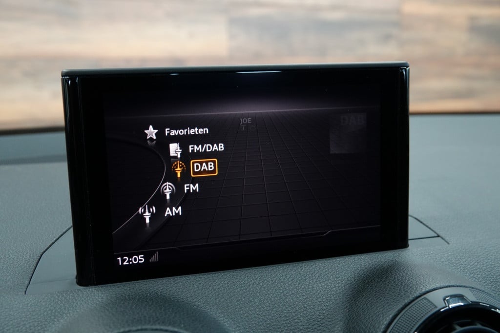 Audi Q2 30 tfsi | stoelverw. | leder | pdc |