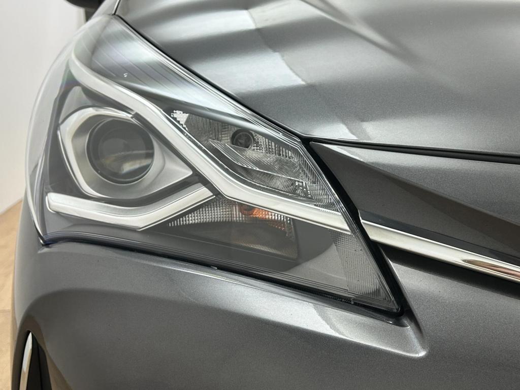 Toyota Yaris occasion 1.5 hybrid premium | airco | grijs | tweedehands toyo