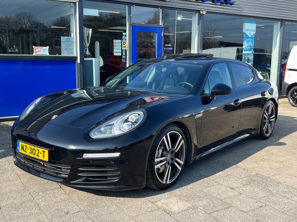 Porsche Panamera schuif/kanteldak, leer, navi, afn. trekhaak enz...