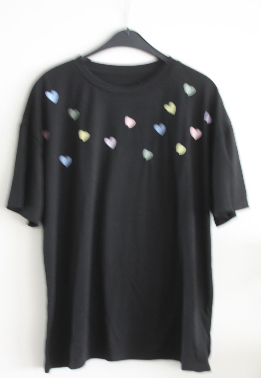 Zwart shirt met gekleurde hartjes maat oxl