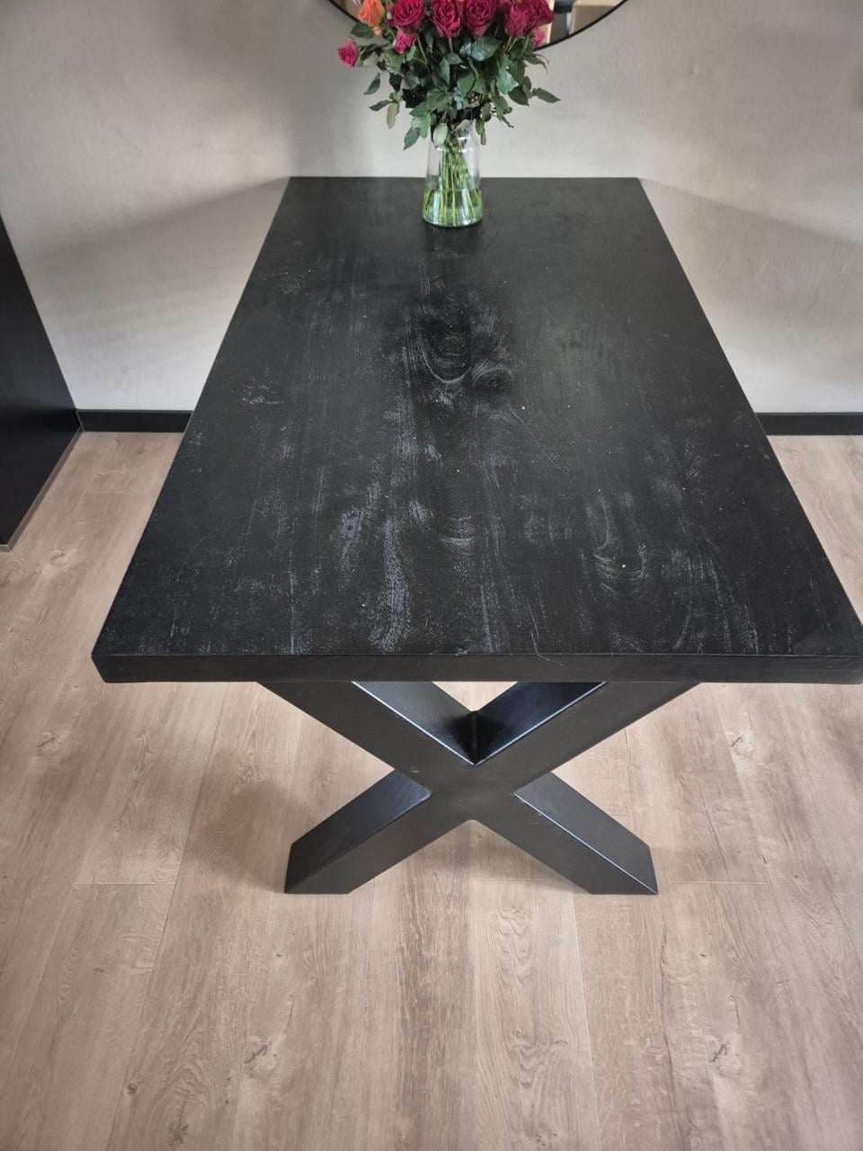 Zwarte mangohouten eettafel
