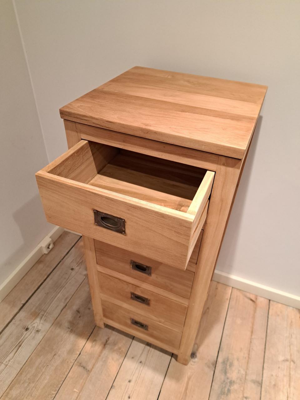 MOET WEG!!  Massief teak ladenkasten en salontafels !! (Zie advertentie)