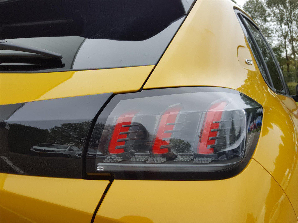 Peugeot 208 gt 1.2 puretech 100pk (vol)automaat (eat8) | navigatie 3d cockp