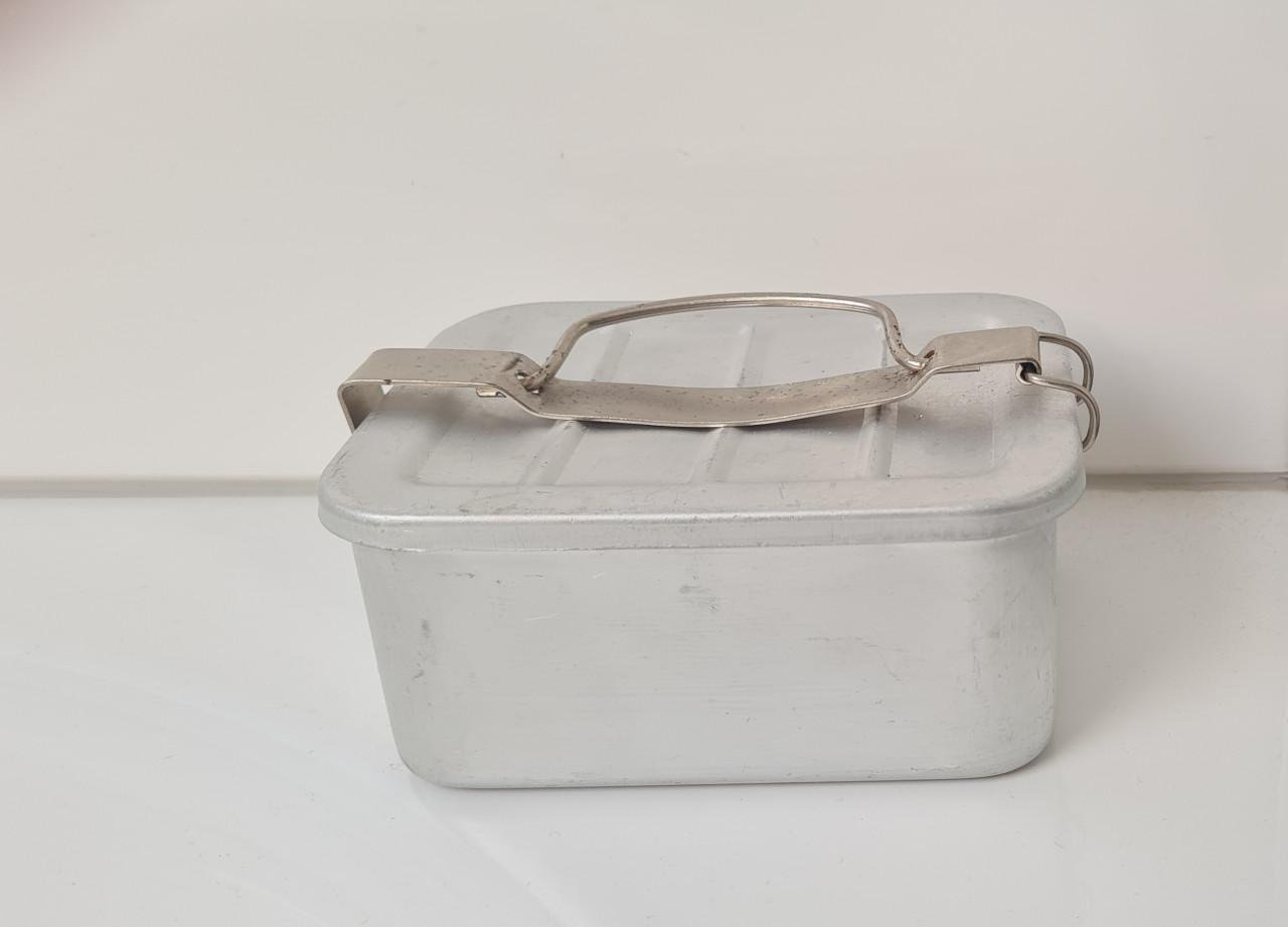 Vintage aluminium boterblik  Rechthoekig, voorzien van klem