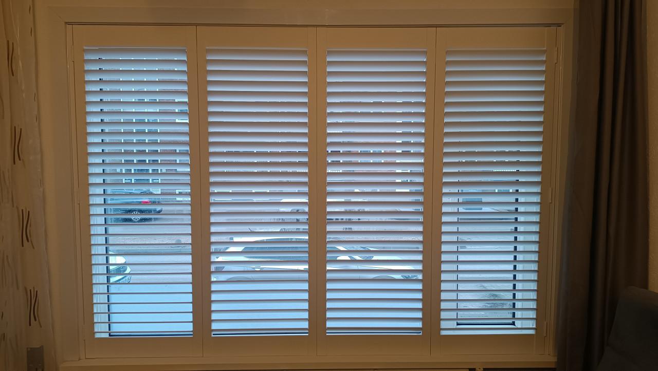 Houte shutters binnen