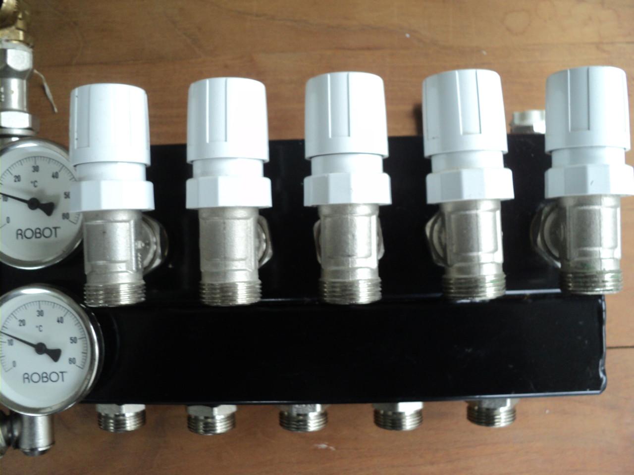 Vrijwel nieuwe 5 groep verdeler vloerverwarming ENERGI ZUINIG