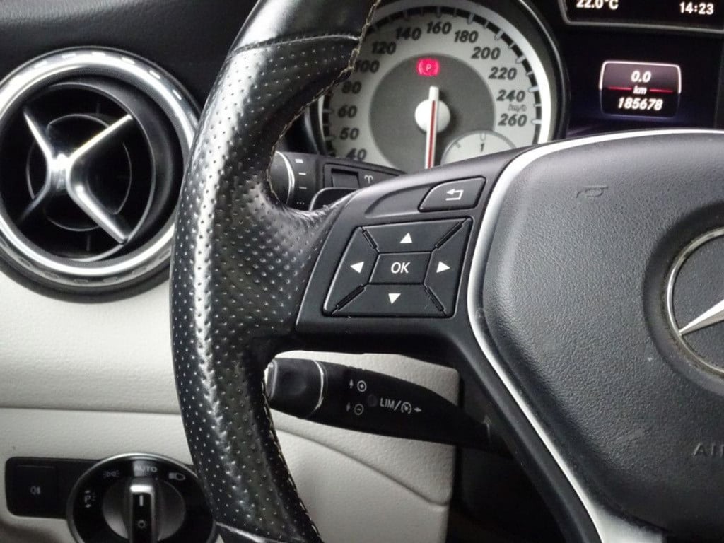 Mercedes-Benz Gla-klasse 200 prestige automaat | led | pano | el. koffer