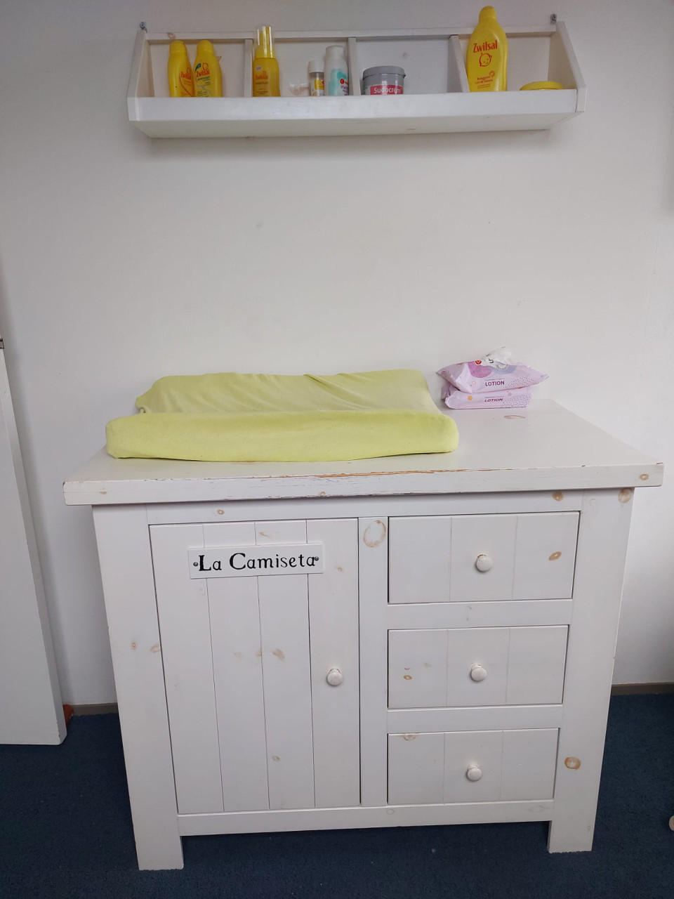 Mooie whitewash babykamer Amigo's Amiga's €75,-