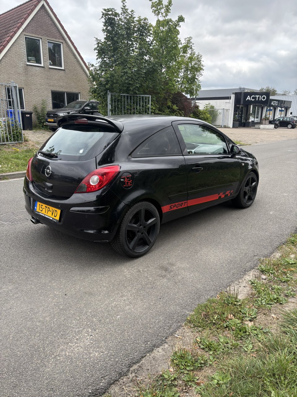 Opel corsa voljaar apk!