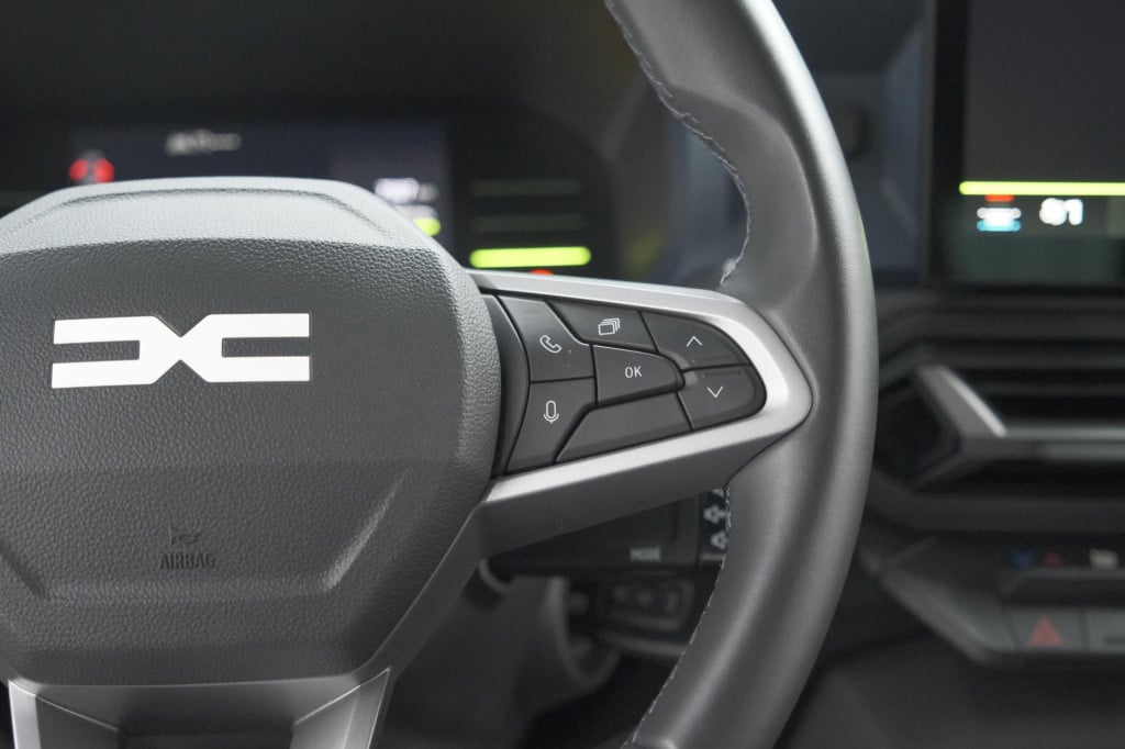 Dacia Duster mild hybrid 130 expression | camera | stoelverwarming | apple 