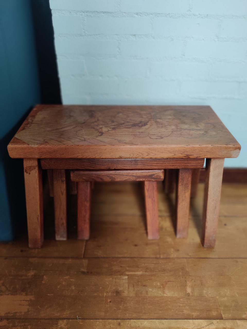 Bloemen tafeltje en kasten