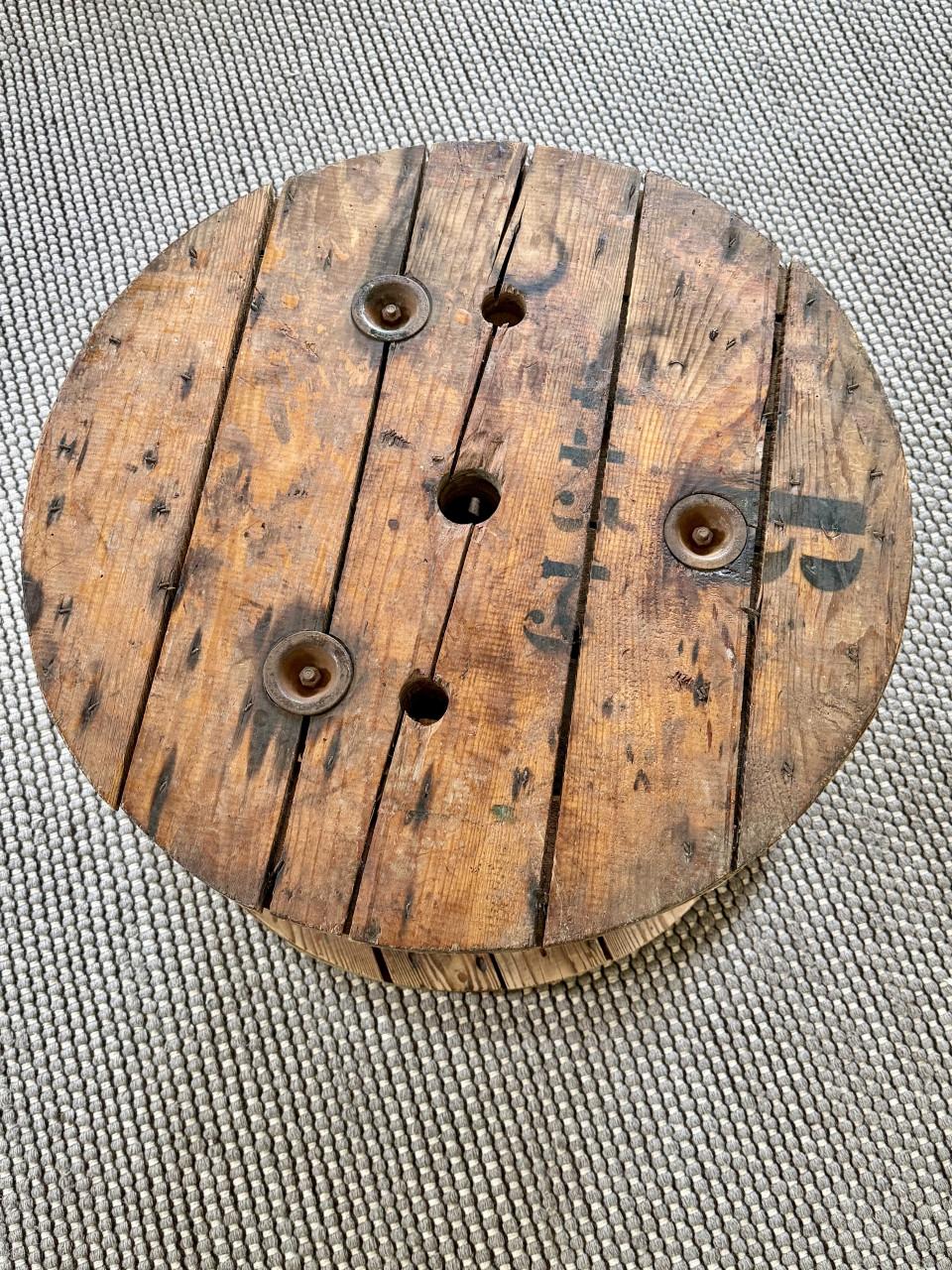 Houten haspel bijzettafel