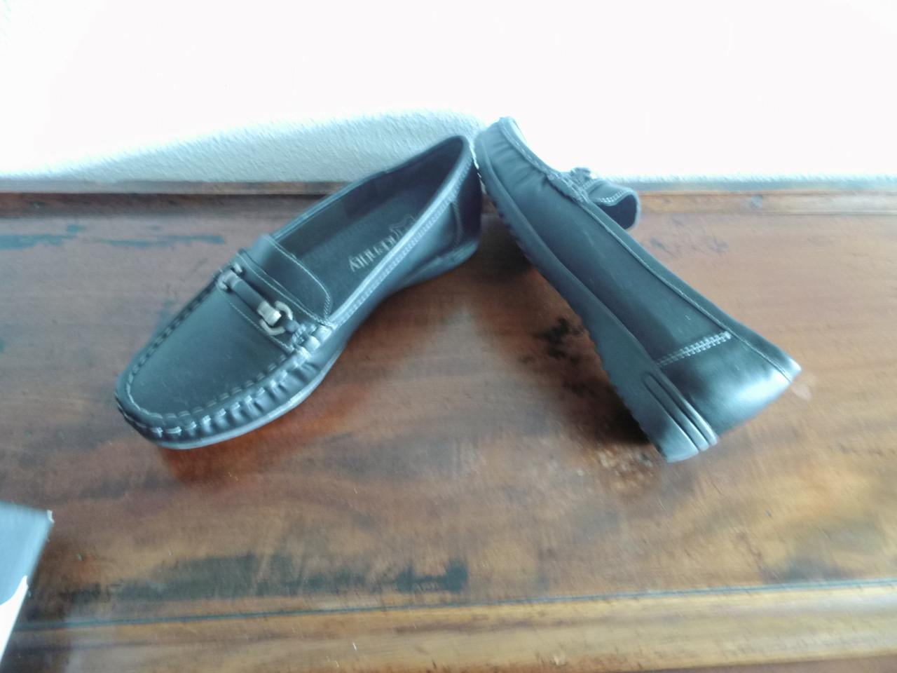 Schoenen van Identity maat 39.