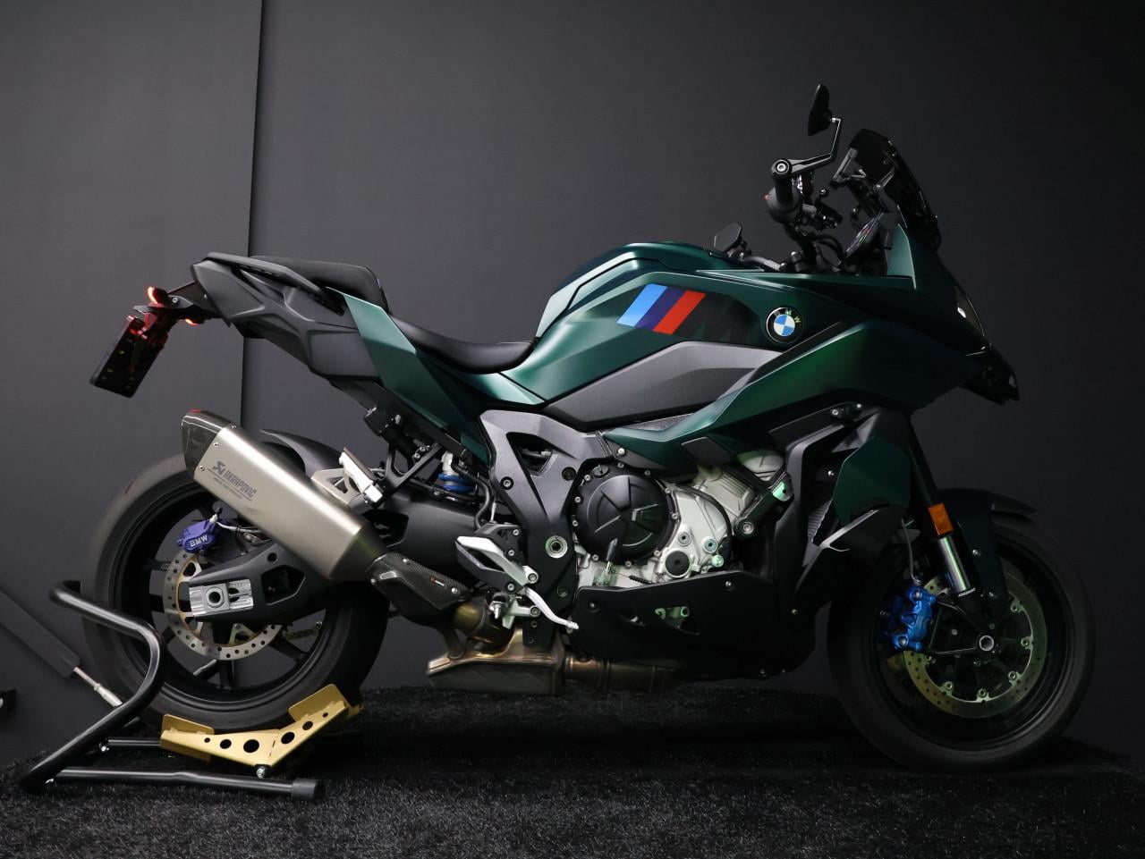 M 1000 XR Aurelius Green | BTW Motor