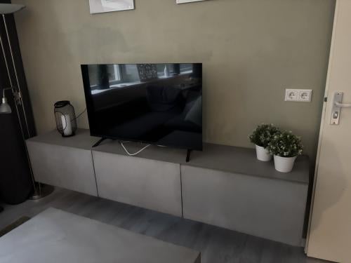 Zwevend TV meubel antraciet grijs betonlook met opbergruimte