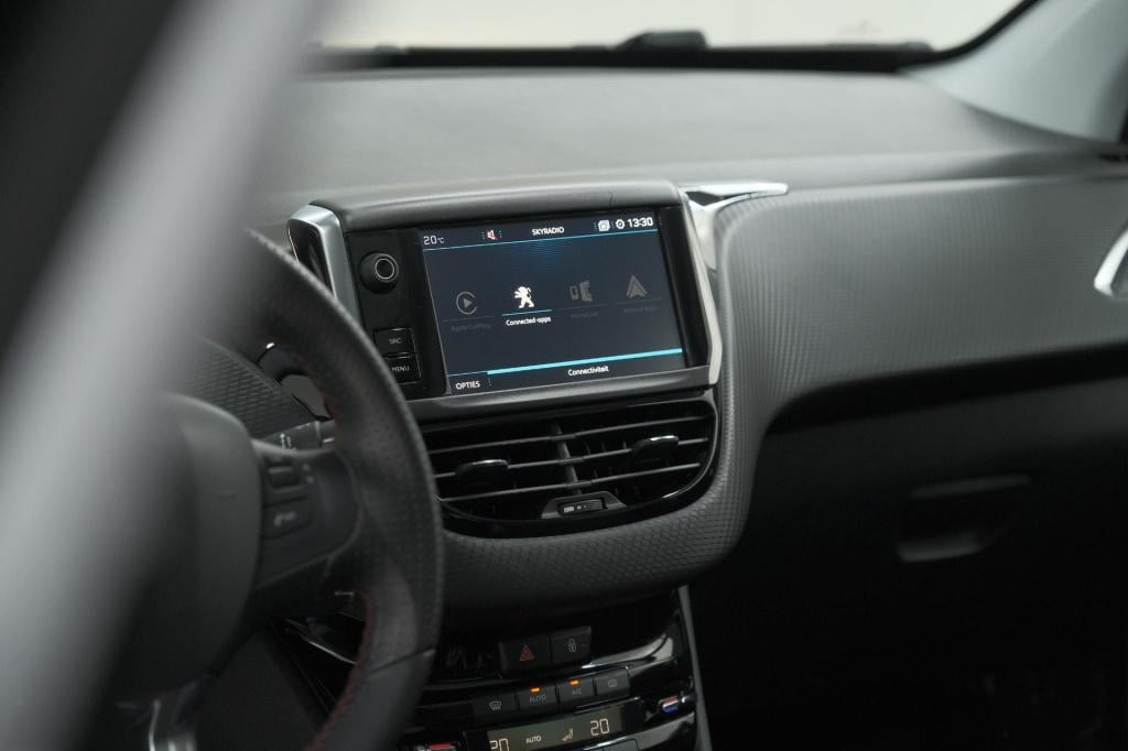 Peugeot 2008 puretech 110 eat6 gt line | trekhaak | panoramadak | apple car