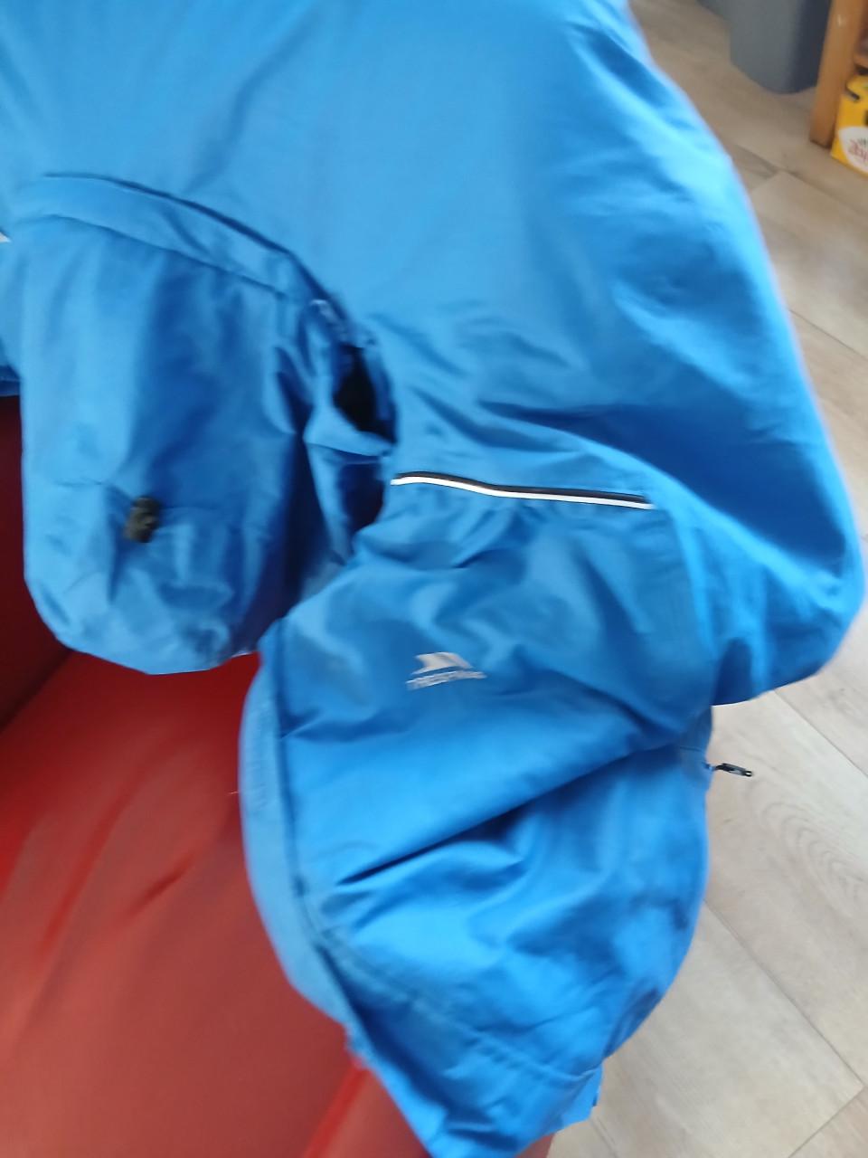 Ski's Rossignol, schoenen, helm, stokken, kleding