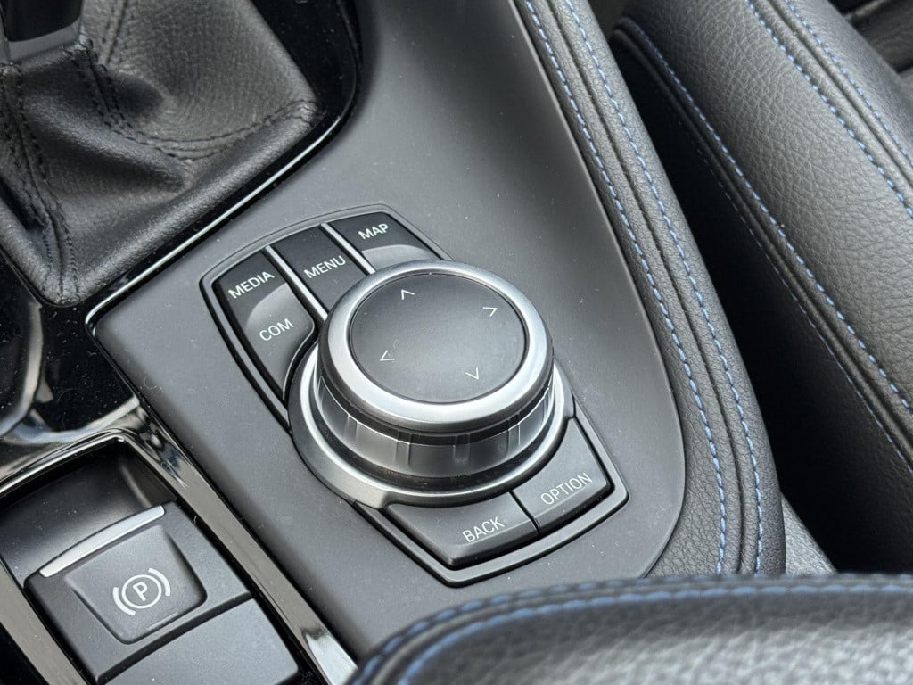 BMW X1 sdrive18i high executive m sport | trekhaak afneembaar | sportstoele