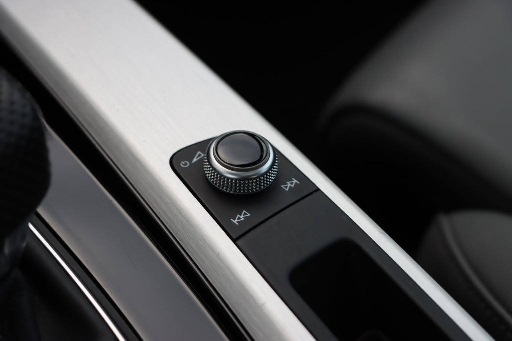 Audi A4 limousine 35 tfsi launch edition sport