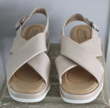 Beige sandalen maat 40