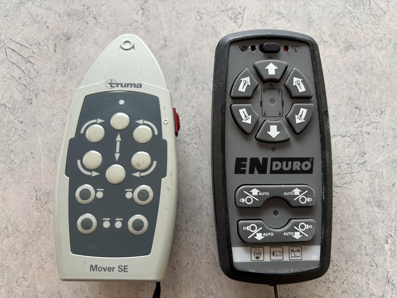 Hobby Excellent Easy met luifel, mover en elektrische uitdraaisteunen.