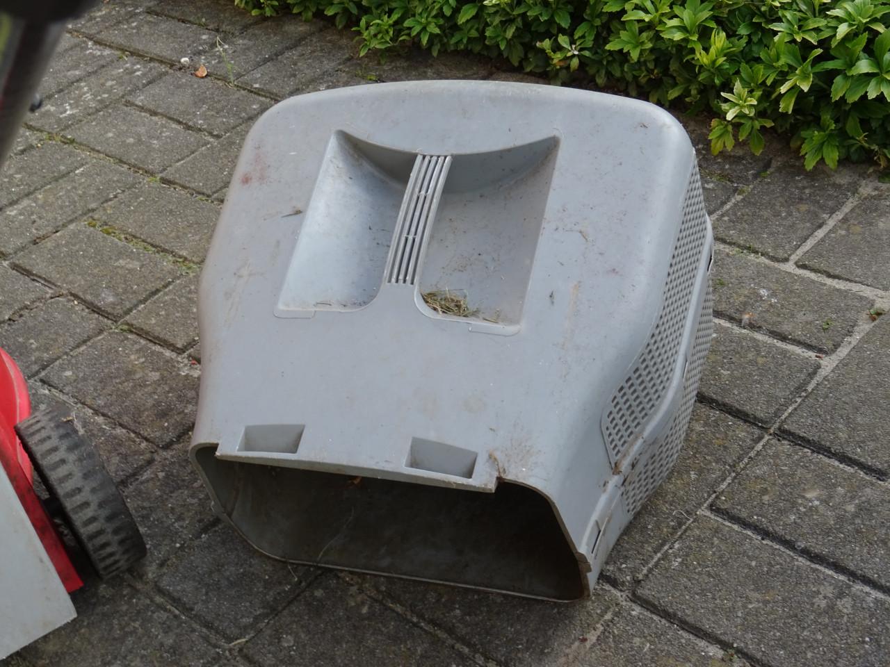 Te koop gazon maaier op 220 volt de stekker er in en maaien