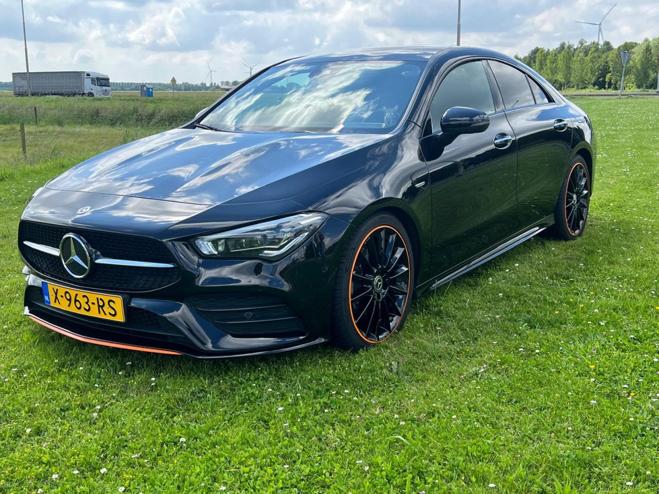 Mercedes cla orange edition
