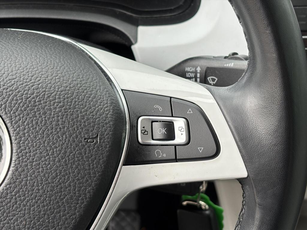 Volkswagen UP! 1.0 60pk up! beats| camera|stoelverwarming|climate|rijklaarp