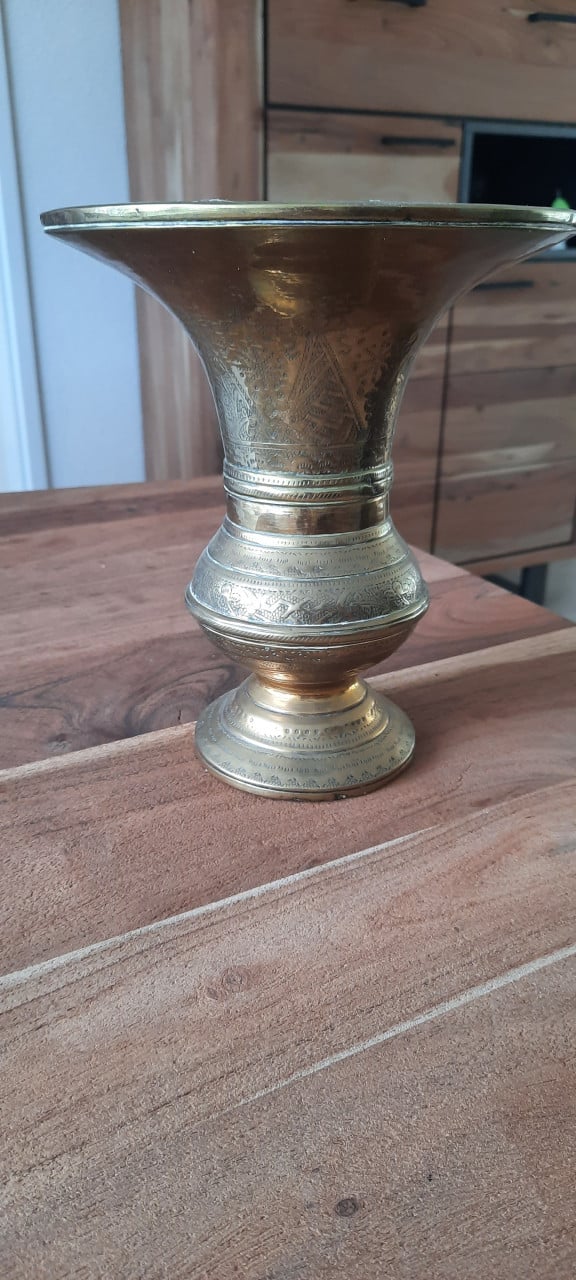 Koperen vaas met decoratie