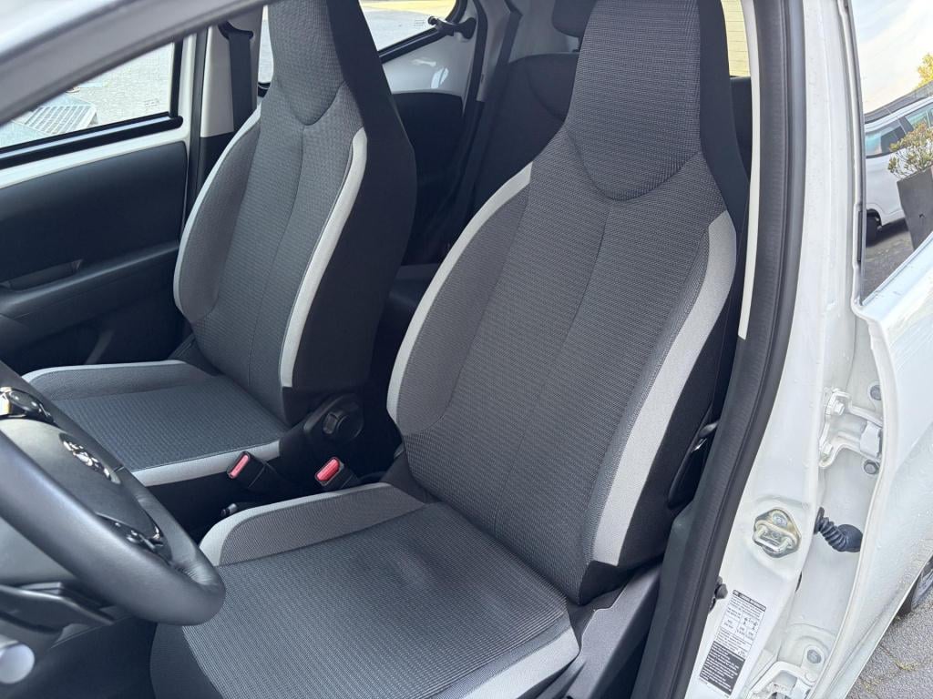 Toyota Aygo 1.0 vvt-i x-joy automaat/carplay/clima/lane assist/safety pack!