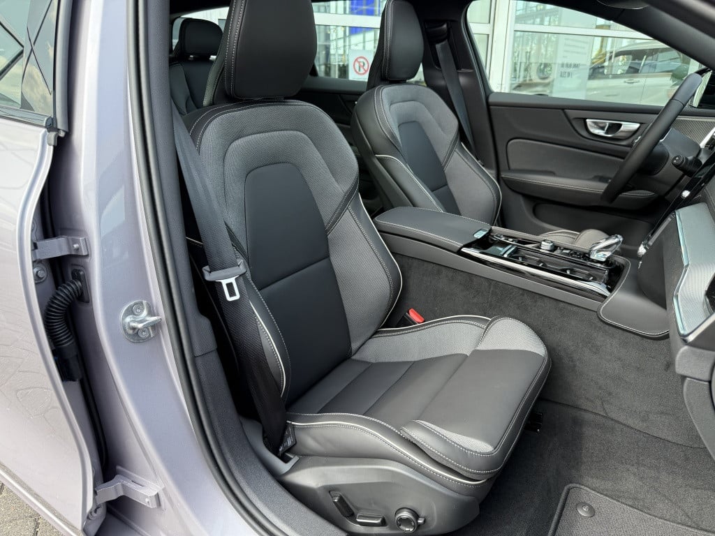 Volvo V60 t6 awd gt ultra dark