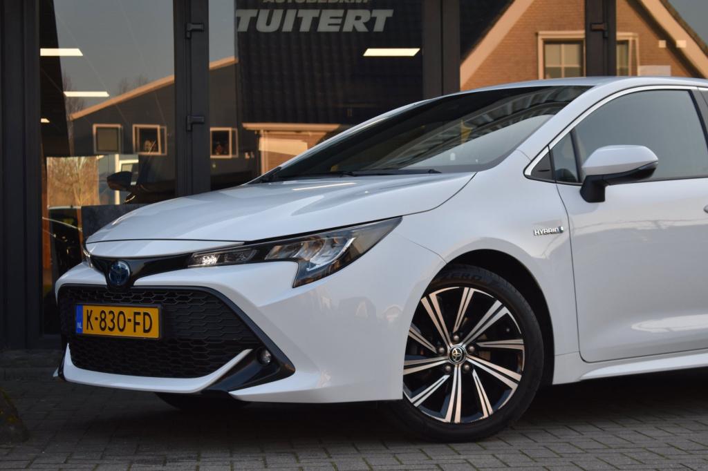 Toyota Corolla 1.8 hybrid dynamic | camera | apple carplay | android auto |
