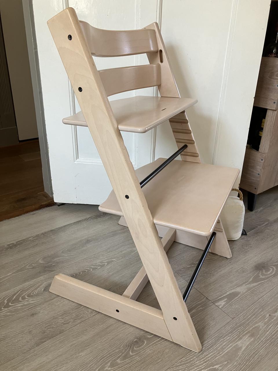 Stokke Tripp Trapp stoel met verkleiner en tafelblad en zit kussentje