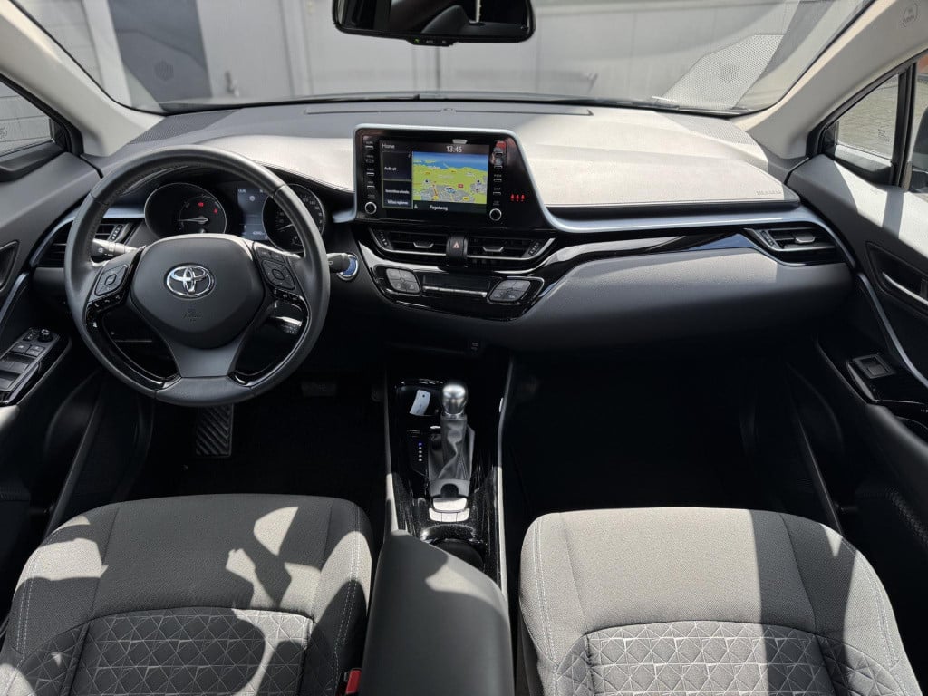 Toyota C-hr 1.8 hybrid dynamic | trekhaak afneembaar | navigatie | camera |