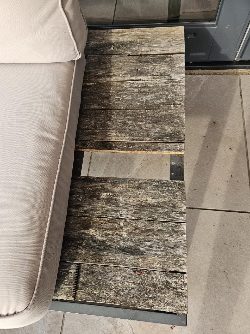 Tuin lounge met tafel (op te knappen)