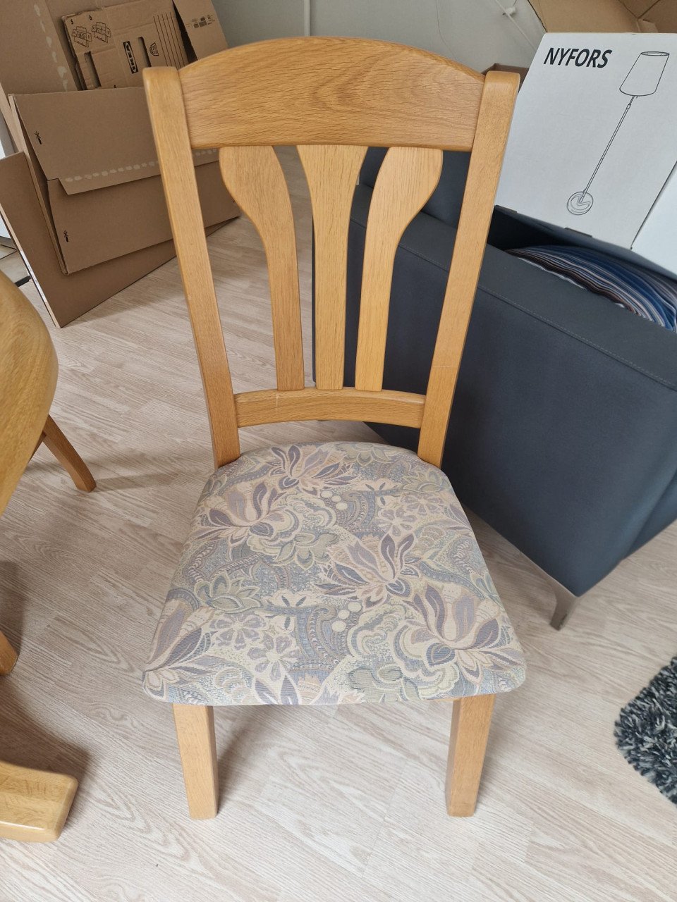 Eetkamertafel met 4 stoelen