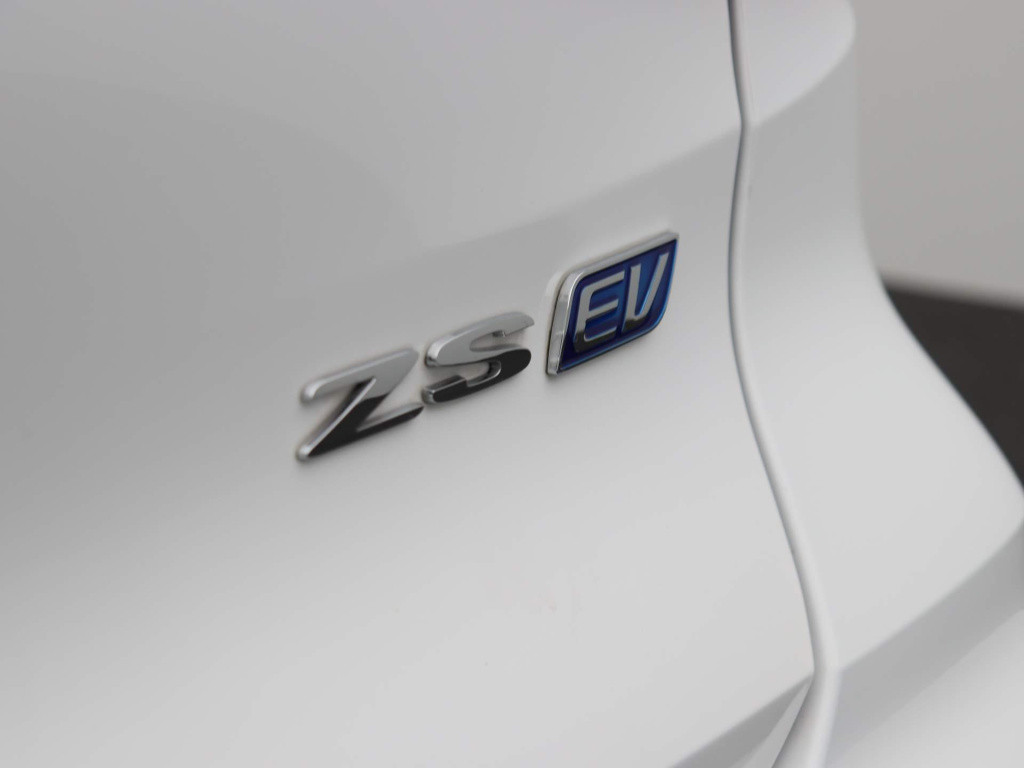 MG Zs-ev standard range luxury 50 kwh | wltp 320km | panorama/schuif-kantel