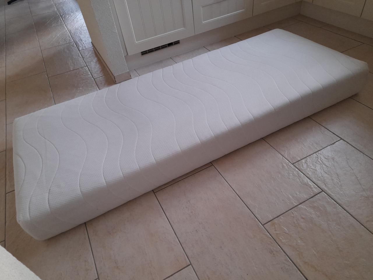 Schoon matras 80x 200 x 20 dik (in goede nette staat )