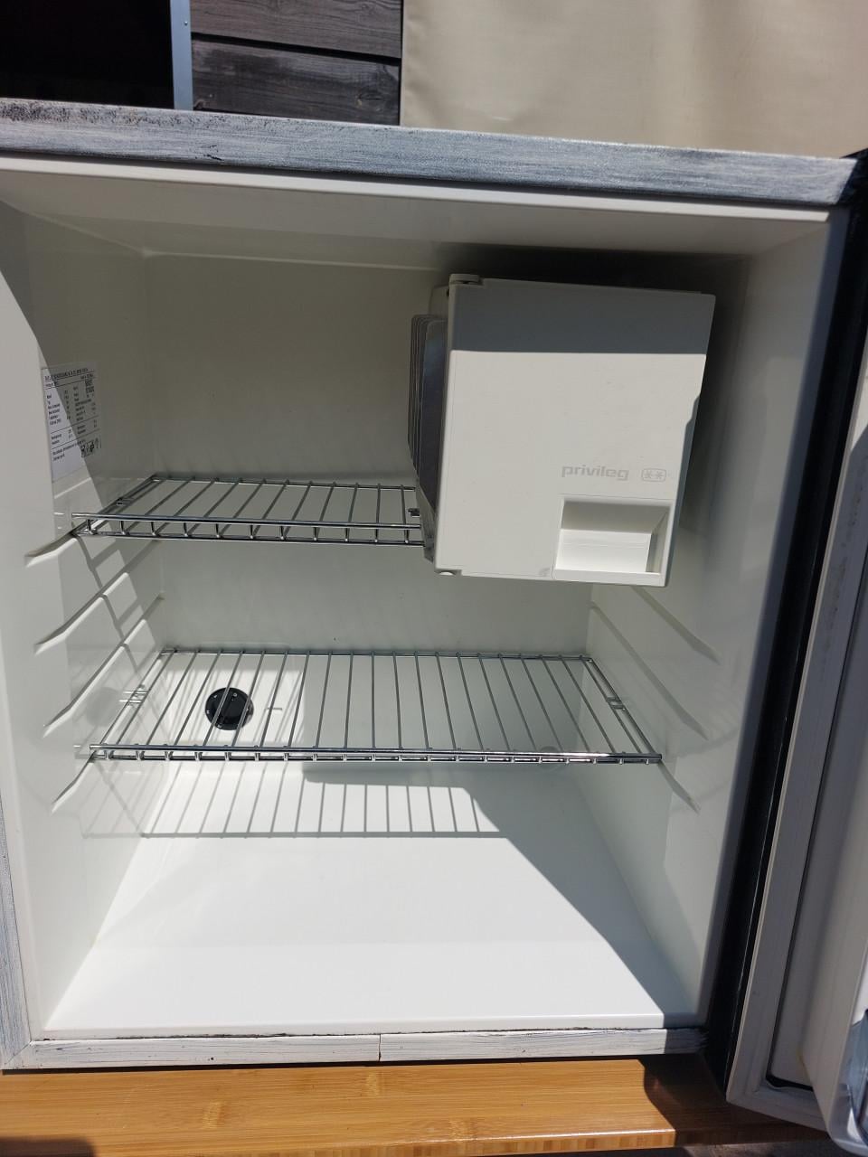 Oude trouwe absorbtie koelkast op 230v