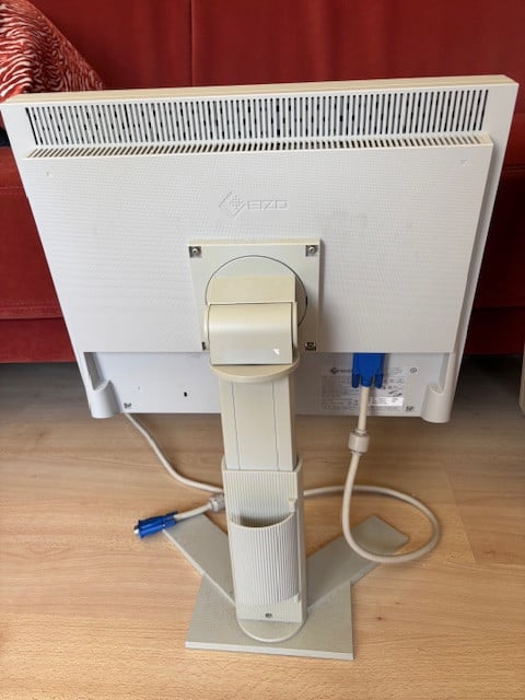Twee EIZO beeldschermen