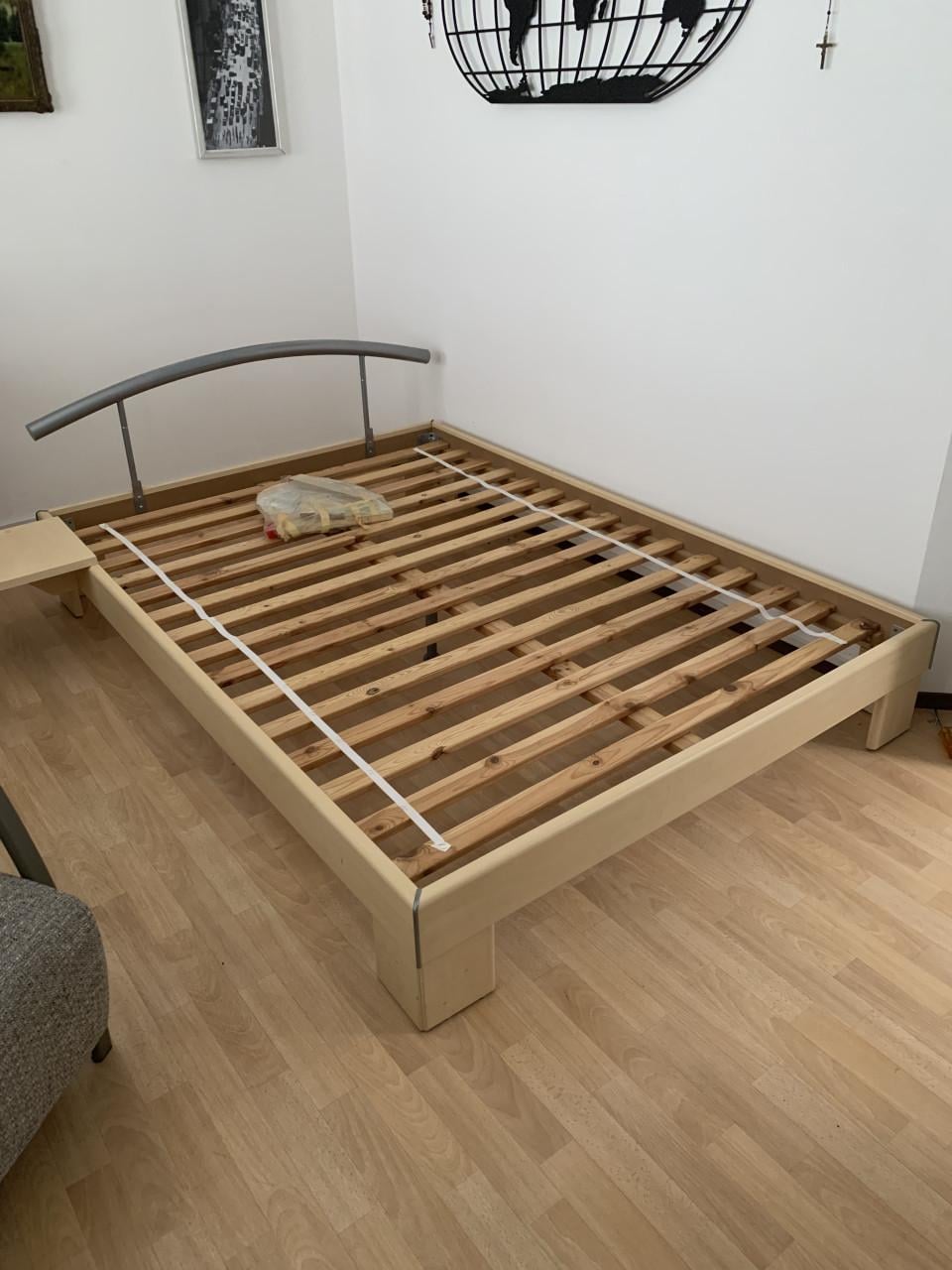 Twee persoonsbed 140 x 200 cm + 2 bedplankjes
