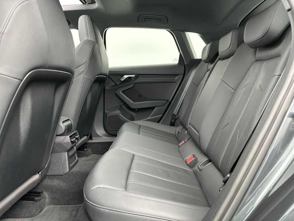 Audi A3 sportback 35 tfsi s-line pano matrix leder carplay