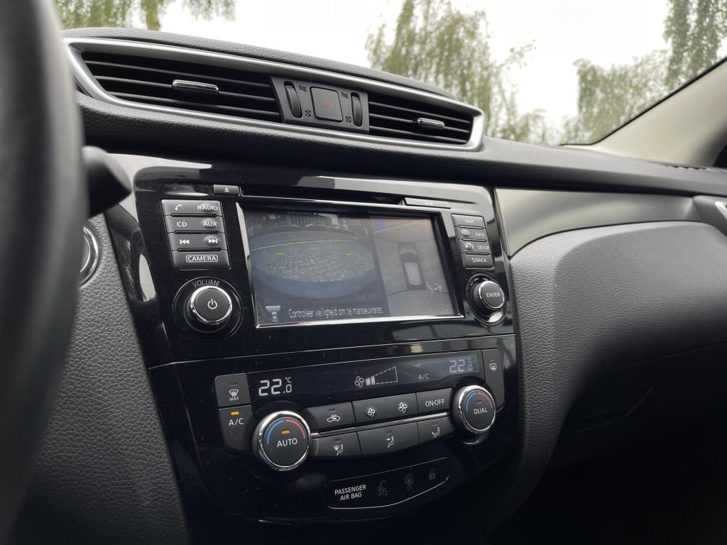 Nissan Qashqai 1.2 n-connecta design pack | trekhaak | panoramadak | naviga